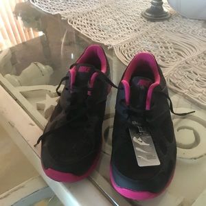 Nike women’s shoes 8 1/2